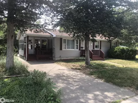 302 N Fifth St, Eddyville, IA 52553