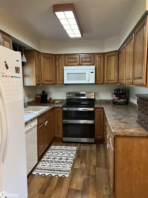 511 E Pershing Dr, Brooklyn, IA 52211 photo 9