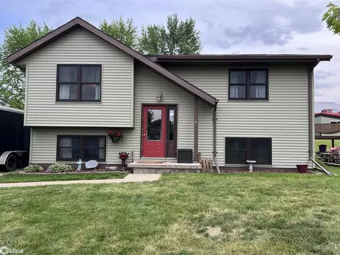 511 E Pershing Dr, Brooklyn, IA 52211