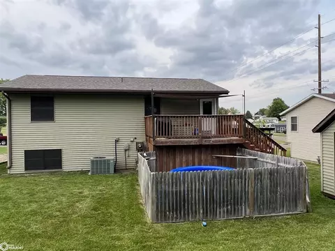 511 E Pershing Dr, Brooklyn, IA 52211 photo 2