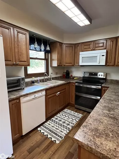 511 E Pershing Dr, Brooklyn, IA 52211 photo 8
