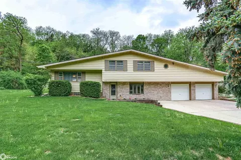 402 Powells Addition, Crescent, IA 51526