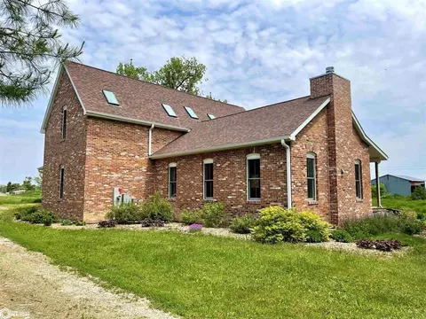 1933 Penrose St, Grinnell, IA 50112