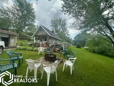 1360 Lakeshore Dr, Brooklyn, IA 52211