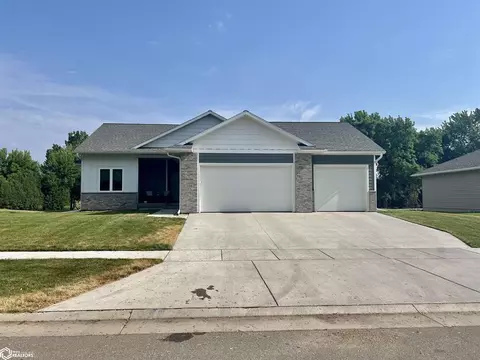 208 W 12th Ave N, Clear Lake, IA 50428