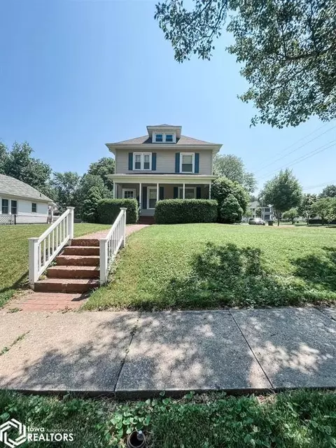 104 N Garfield Ave, Burlington, IA 52601