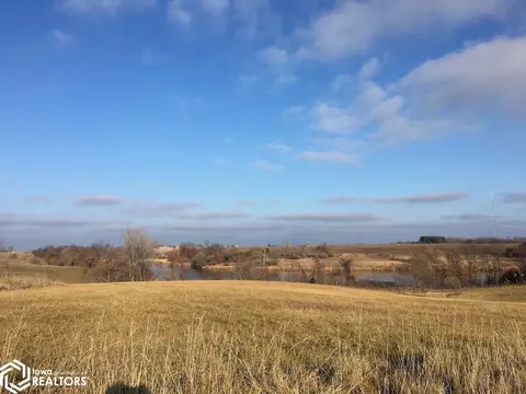 2311 Lake Trl, Fairfield, IA 52556