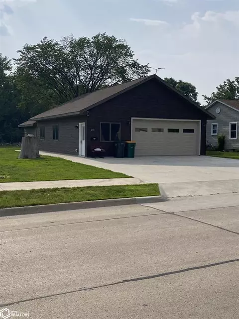 208 S Winnebago St E, Lake Mills, IA 50450