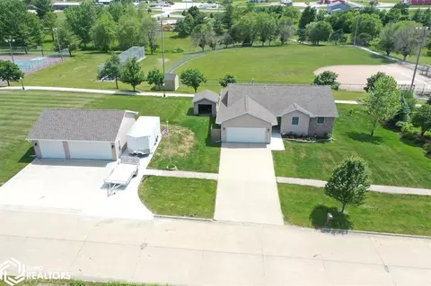1203 Jessica Pkwy, Mount Ayr, IA 50854