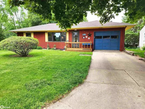 1526 7th Pl SW, Mason City, IA 50401