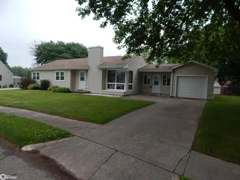805 11th St, Eldora, IA 50627