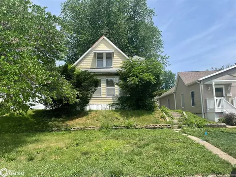 1312 N 9th St, Burlington, IA 52601