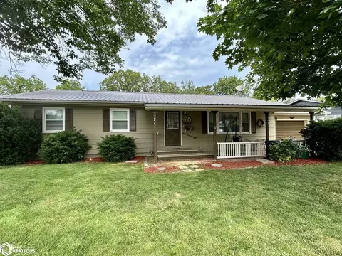 1133 Oakview Dr, Columbus Junction, IA 52738