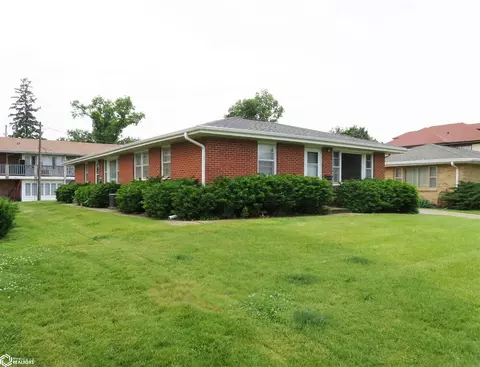 704 W Main St, Marshalltown, IA 50158