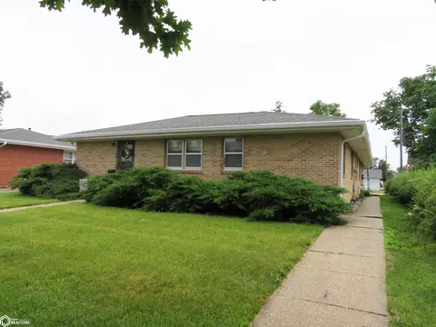 706 W Main St, Marshalltown, IA 50158