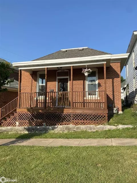 210 S 10th St, Burlington, IA 52601