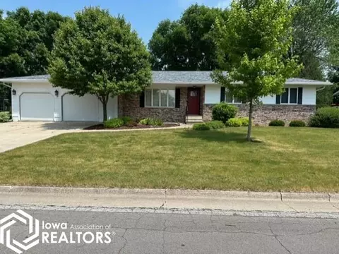 813 N Sunset St, Kanawha, IA 50447
