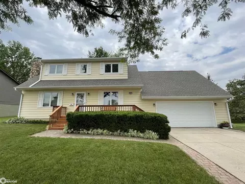 901 Henry Dr, Marshalltown, IA 50158