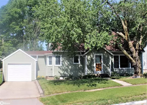 126 N Howard St, North English, IA 52316