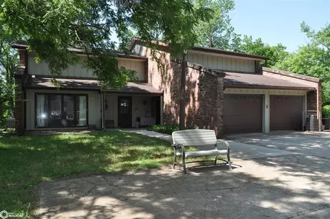 233 Court St, Carroll, IA 51401