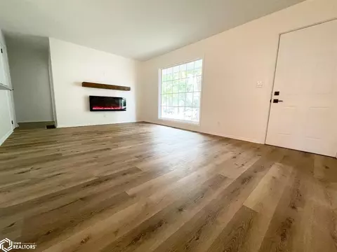 809 S 10th St, Centerville, IA 52544 photo 6