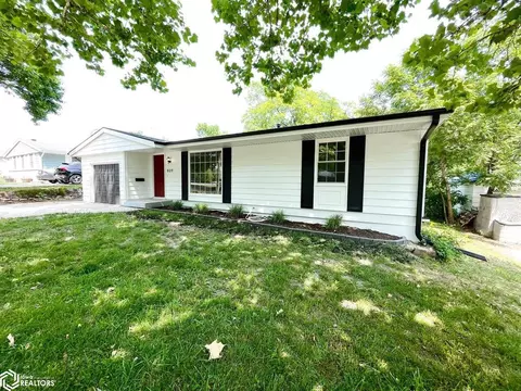 809 S 10th St, Centerville, IA 52544