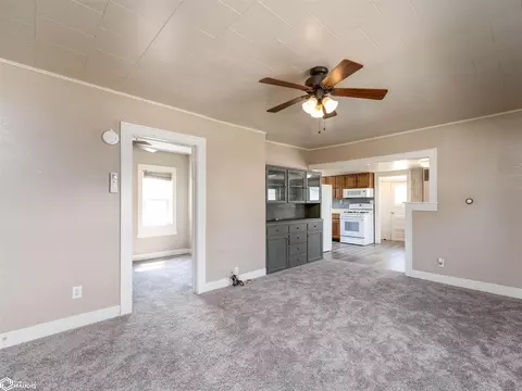 712 E 3rd St, Vinton, IA 52349 photo 8