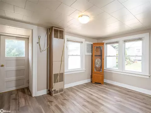 712 E 3rd St, Vinton, IA 52349 photo 7