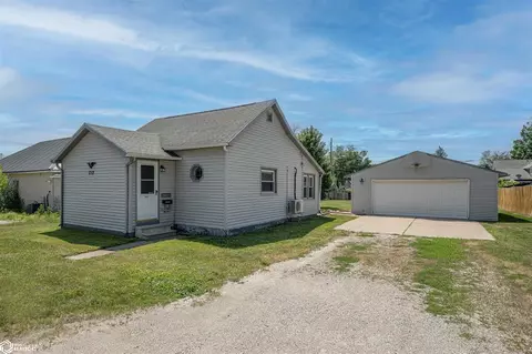 712 E 3rd St, Vinton, IA 52349