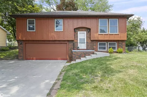 1442 N 8th Ave E, Newton, IA 50208