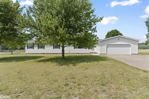 11822 42nd St, Burlington, IA 52601