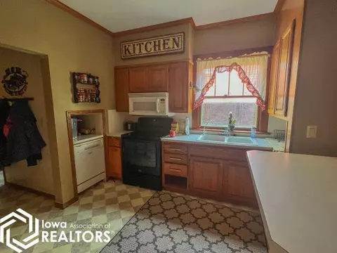 115 2nd St SE, Hampton, IA 50441 photo 4