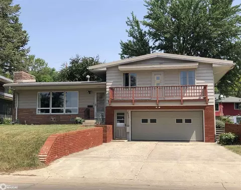 2408 N Shore Dr, Clear Lake, IA 50428