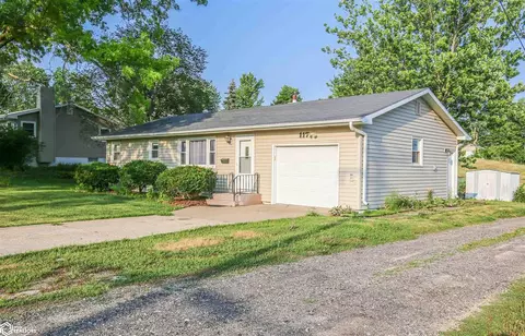 117 17th St S, Chariton, IA 50049