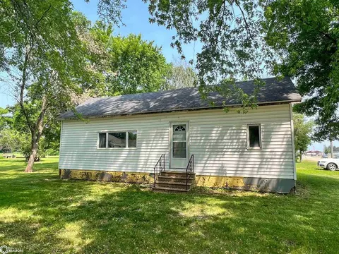 1104 Thompson St, Sheffield, IA 50475