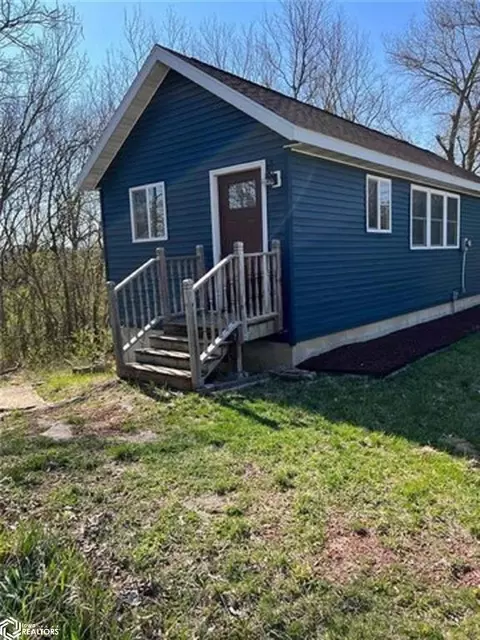 1143 E Ridge Dr, Brooklyn, IA 52211