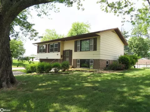 102 Harmony Dr, Marshalltown, IA 50158
