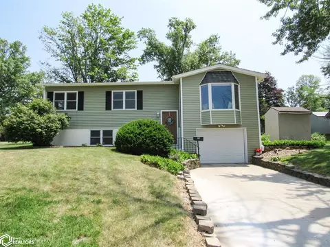 207 Huisman Cir, Marshalltown, IA 50158