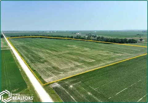 270 Th St, Dewitt, IA 52742