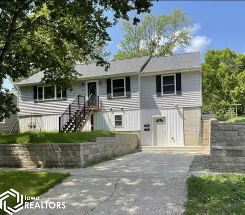 436 S Central St, Forest City, IA 50436