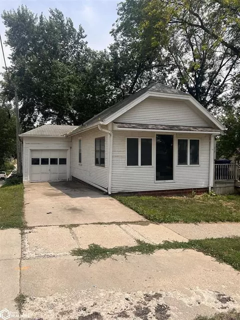 214 S 14th St, Denison, IA 51442