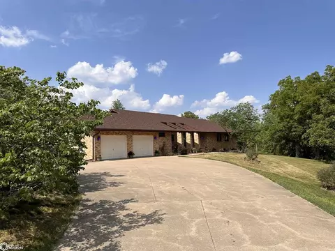 1120 N 12th St, Chariton, IA 50049