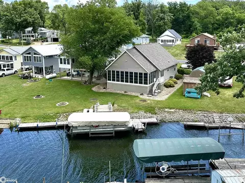 3218 E Lakeshore, Brooklyn, IA 52211