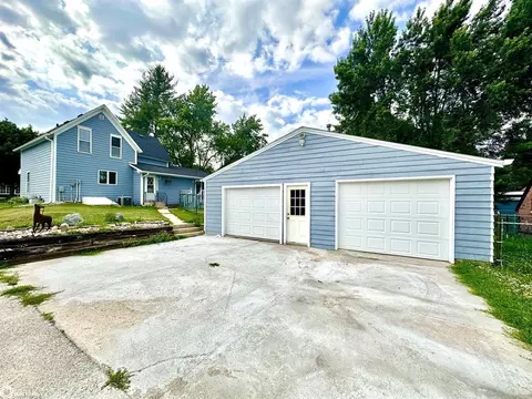 415 S 6th St, Forest City, IA 50436