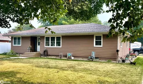 727 Washington St, Wapello, IA 52653