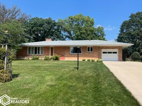 404 E Pleasant Valley St, Sigourney, IA 52591