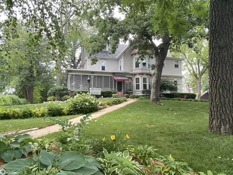 401 N 3rd St, Clear Lake, IA 50428