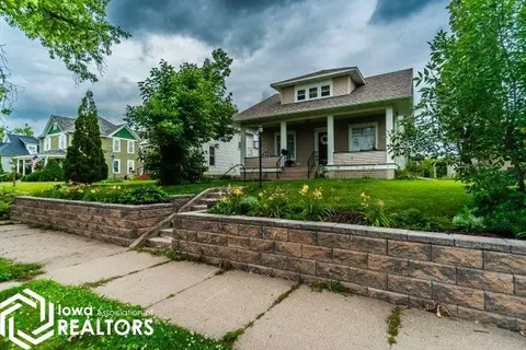 110 N 9th St, Marshalltown, IA 50158