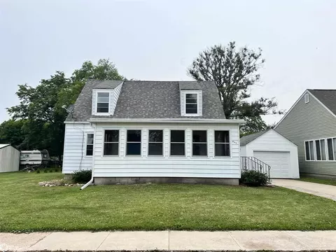 405 W Sycamore St, Steamboat Rock, IA 50672