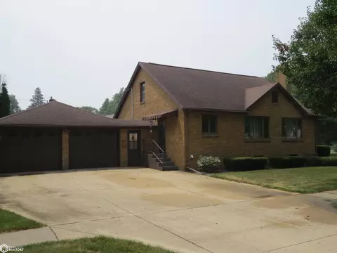 301 S Locust, Winfield, IA 52659